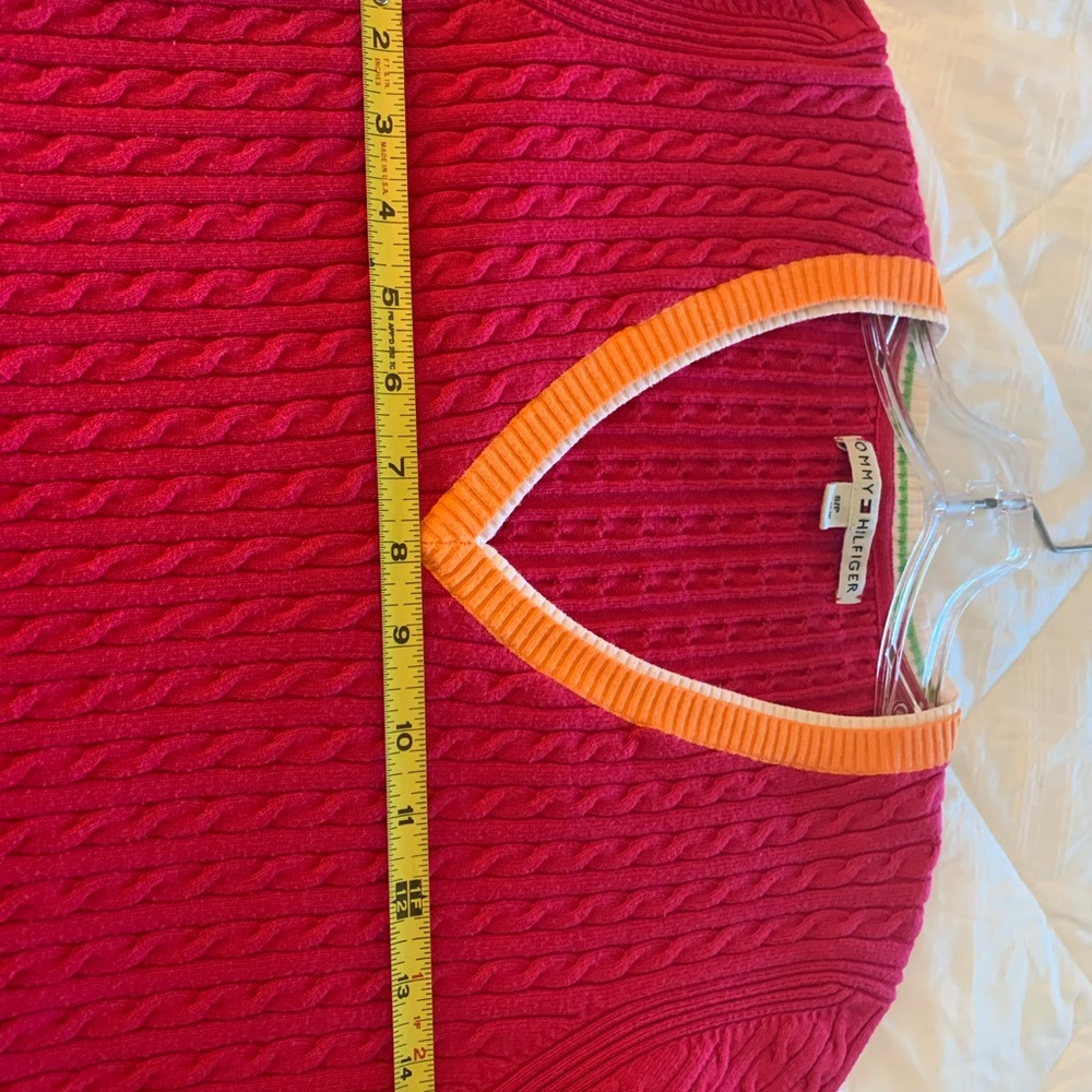 Tommy Hilfiger Women’s mostly cotton, cable knit, magenta V-neck sweater. Size S - Picture 8 of 10